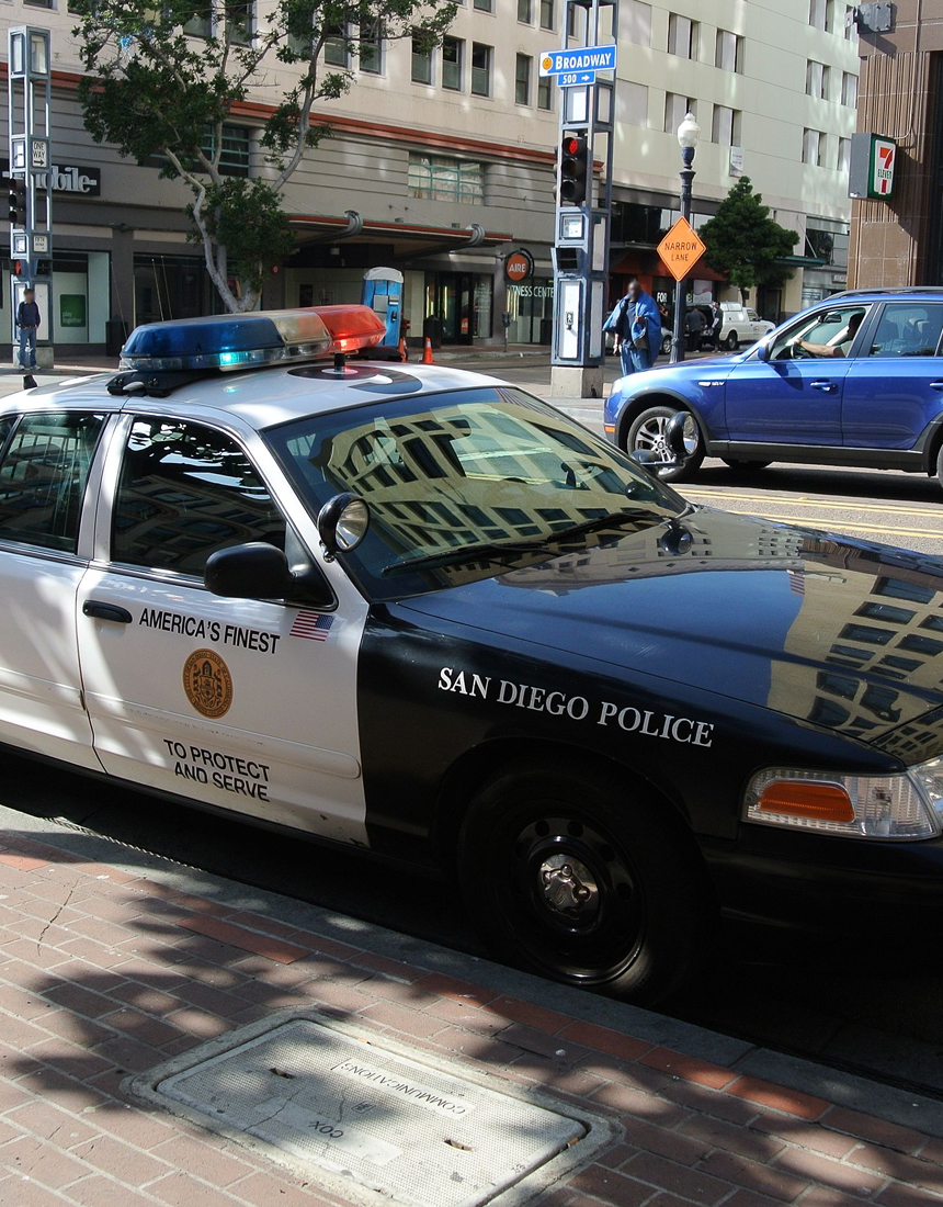 Voiture de la police de San Diego garée dans une rue