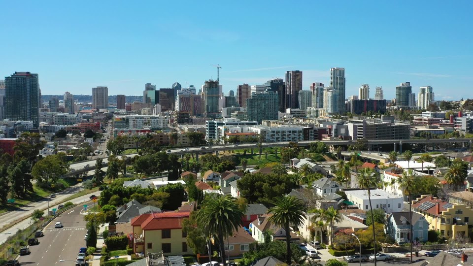 Vue d’ensemble d’une zone urbaine par une belle journée ensoleillée